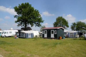 Camping IJsselstrand Kampeerplaats Comfort Plus met privésanitair